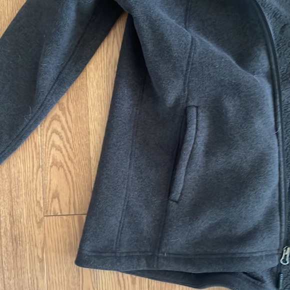 North Face Women’s fleece jacket - lightly worn - Picture 3 of 5